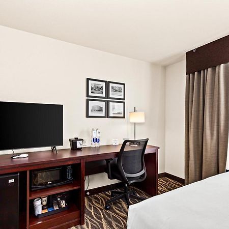 Cobblestone Hotel & Suites Superior Exterior photo