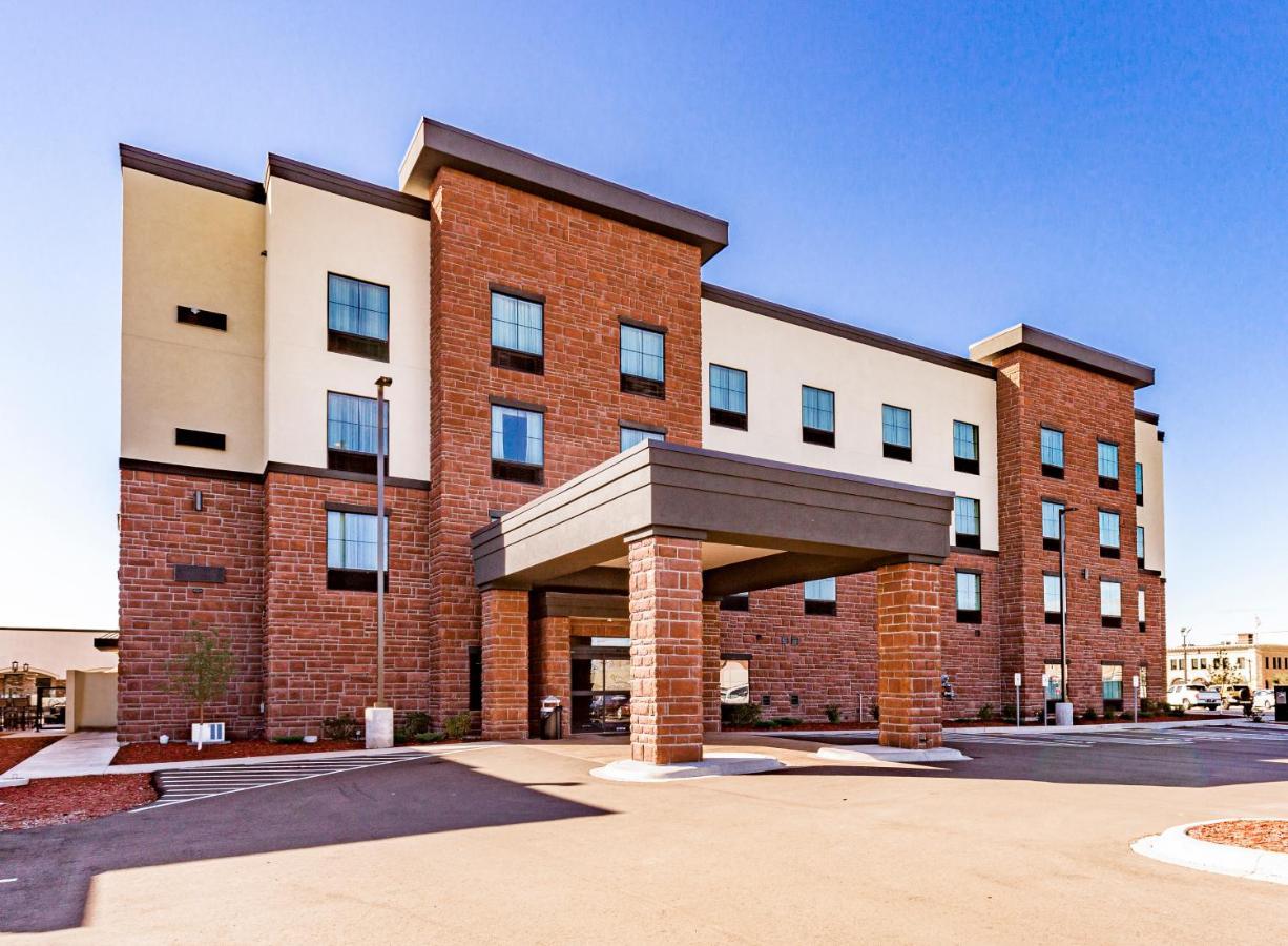 Cobblestone Hotel & Suites Superior Exterior photo