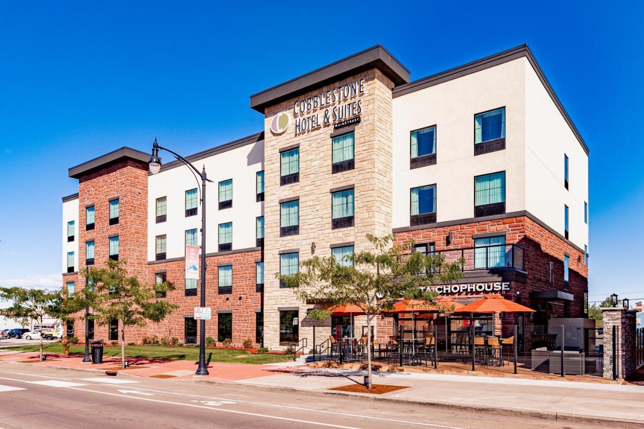 Cobblestone Hotel & Suites Superior Exterior photo