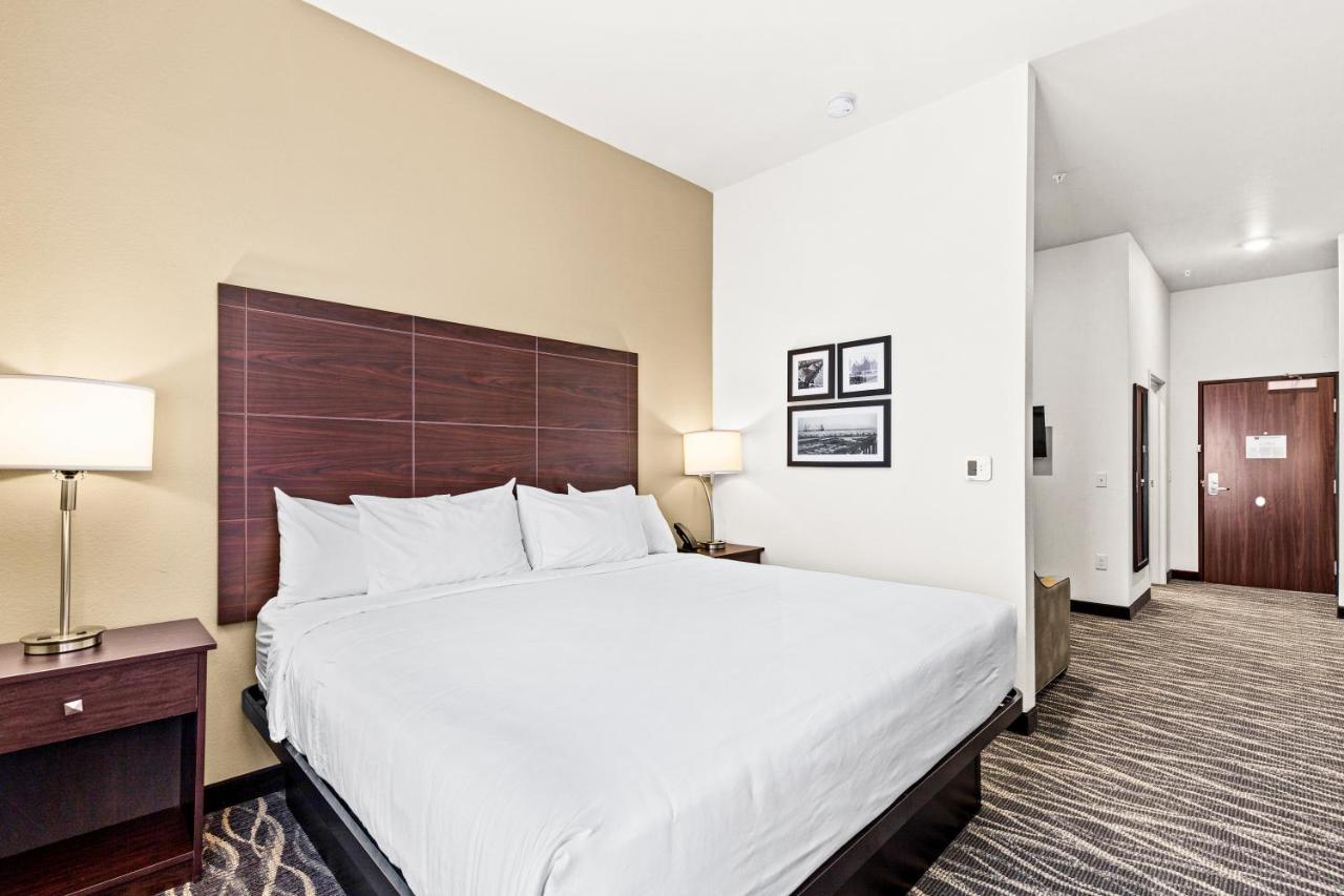 Cobblestone Hotel & Suites Superior Exterior photo