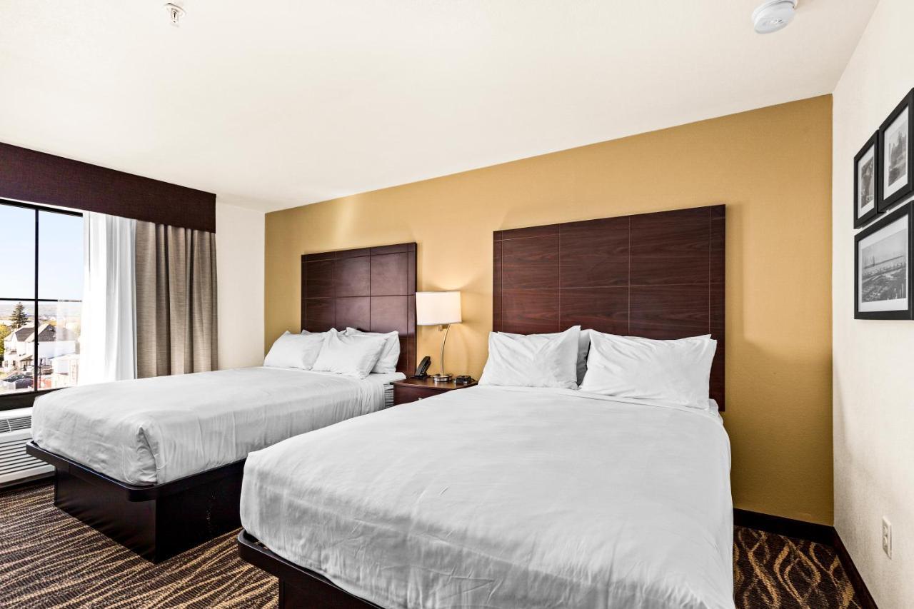 Cobblestone Hotel & Suites Superior Exterior photo
